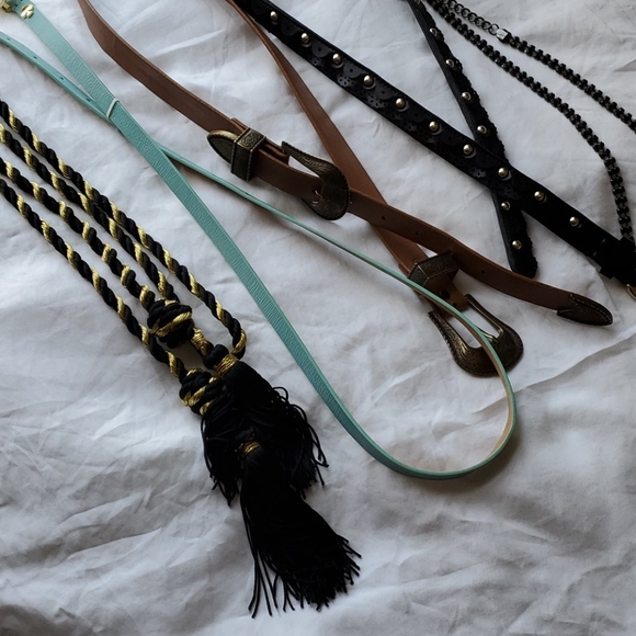 Assortment of ladie's belts - Picture 2 of 3